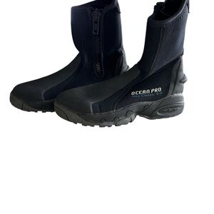 ❄️ Black High-Top water shoes